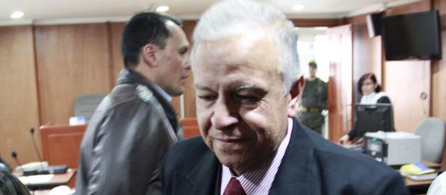 Condenan a juez militar que reclamó proceso de Plazas Vega |