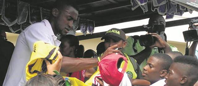 Jackson y Sánchez son Ciudadanos de Honor en Chocó | Jackson, que anotó dos goles en el Mundial, les alegró el día a sus seguidores. FOTO CORTESÍA