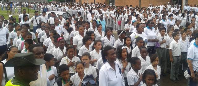 Apartadó marchó como rechazo al asesinato de la profesora Fabiola Perea | La marcha fue multitudinaria por las principales vías del municipio. Foto cortesía Gobernación.