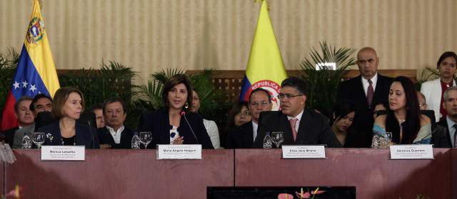 Cancilleres acuerdan freno al contrabando | La canciller María Ángela Holguín anunció que Luis Eladio Pérez recibió el beneplácito como embajador en Venezuela. Elías Jaua dijo que la próxima reunión binacional será en octubre. FOTO CORTESÍA