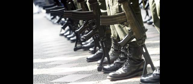 Molestia de policías llevaría a paro | Para mañana el senador Galán convocó a un debate de control político a los ministros de Hacienda y Defensa. FOTO HENRY AGUDELO