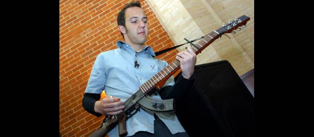 A César le robaron la escopetarra | Ayer, a las 6:30 p.m., le hurtaron el instrumento. FOTO COLPRENSA.