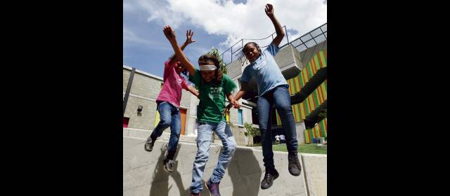 Niños de Caicedo llegan en enero a estrenar colegio | Seguridad, cancha, biblioteca y baños, es lo que resaltan los niños. FOTO MANUEL SALDARRIAGA