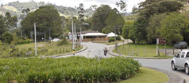 Cuentas del túnel agitan el Oriente | Aspecto de la glorieta de Sajonia, cerca al aeropuerto de Rionegro, sector donde quedará la boca oriental del túnel. FOTO HENRY AGUDELO