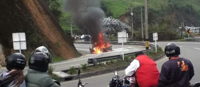 El incidente no dejó personas lesionadas, pero sí generó una gran congestión. | Foto Juan Esteban Osorio | El incidente no dejó personas lesionadas, pero sí generó una gran congestión.