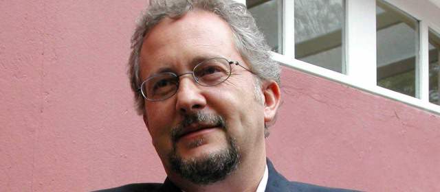 Héctor Abad Faciolince y su experimento de la "tuiternovela" | Según Héctor Abad Faciolince la novela debería terminar el 16 de abril del 2015, mil y un días después de haberla empezado a escribir. Foto: Archivo