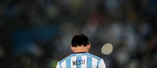A Lionel Messi solo le falta un trofeo: el título Mundial | Messi fue efectivo en la fase de grupos con cuatro goles y no marcó en octavos y cuartos. ¿Se destapará en la final? FOTO Afp