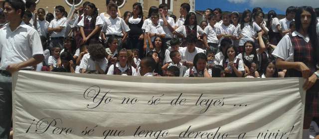 Abejorral marchó contra el asesinato de Tatiana | Estudiantes de Abejorral encabezaron la protesta. FOTO CORTESÍA