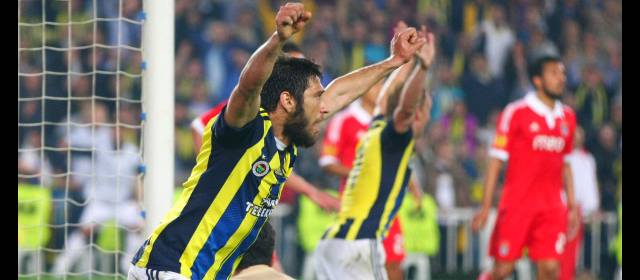 Fenerbache superó al Benfica por la mínima diferencia | Egemen Korkmaz consiguió el único gol del encuentro con un golpe de cabeza. FOTO AP