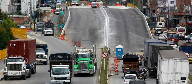 Ya se paralizaron las obras en Ancón-Primavera | Aspecto de obras en intercambio de Caldas. FOTO julio c. herrera