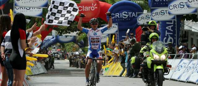 Piyuyo lidera el Clásico RCN | Jorge Martínez celebró la primera en el Clásico. FOTO COLPRENSA