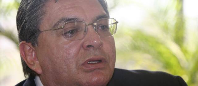 "Creo en el diálogo, no en las Farc" | Valencia Cossio considera acertado que el proceso de paz sea por fuera de Colombia para "blindarlo" de presiones. FOTO ARCHIVO