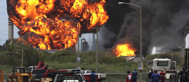 Venezuela logró apagar el incendio en la refinería Amuay | Foto: Reuters