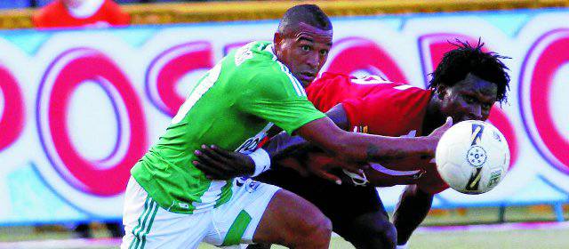 Hinchas de Nacional y Medellín esperan "podas" esta semana | Macnelly Torres y John Geiler Mosquera, protagonistas del último clásico del semestre que ratificó a Nacional en el liderato y dejó al DIM pendiente de otros resultados. FOTO EDWIN BUSTAMANTE