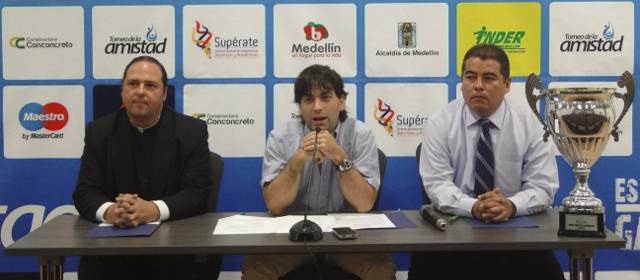 El deporte y los valores van de la mano | Rodrigo Hurtado, David Mora y Juan Carlos Restrepo en la presentación del Torneo de la Amistad. FOTO JULIANA SOSA GÓNGORA