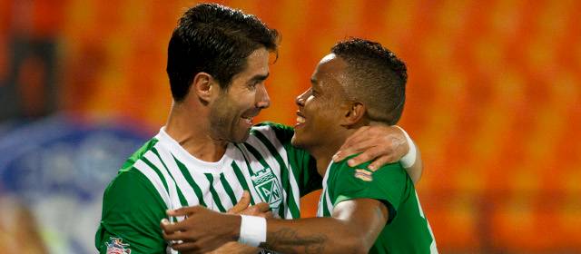 Ni una Alianza fue capaz de frenar a Nacional | Juan Pablo Ángel y John Pajoy abrieron el camino de la goleada 4-0 de Nacional sobre Alianza Petrolera. FOTO EDWIN BUSTAMENTE