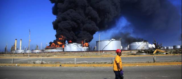 Venezuela no descarta hipótesis de falta de mantenimiento en refinería de Amuay |