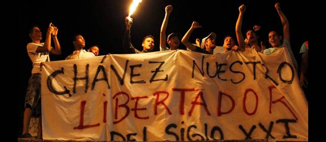 Los venezolanos se volcaron a las calles tras el anuncio de la muerte del presidente Hugo Chávez. REUTERS