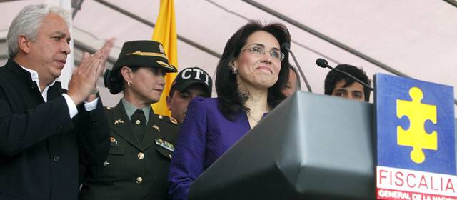 Presidente Santos lamentó renuncia de Viviane Morales | Cortesía Fiscalía General | La fiscal Viviane Morales, al anunciar su renuncia, hizo un balance de su gestión. Estuvo acompañada por su esposo Carlos Alonso Lucio.