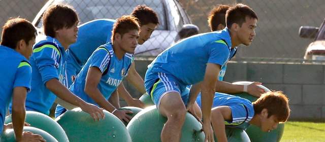 Japón y Grecia van por el todo o nada | Los japoneses buscarán hoy el triunfo ante Grecia. FOTO AP