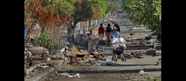 La Niña, un desastre peor que la avalancha del Ruiz | El 70 por ciento del municipio de Santa Lucía Atlántico resultó afectado por la ruptura del canal del Dique el 30 de noviembre de 2010. Las aguas solo comenzaron a bajar el año pasado. FOTO ARCHIVO