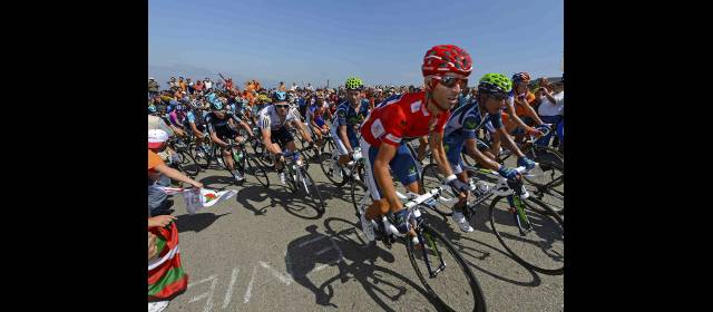 Rigoberto Urán avanza en la Vuelta a España: a 11 segundos del líder | Alejandro Valverde y Nairo Quintana, al frente. Los Sky, al acecho del exlíder. FOTO reuters.