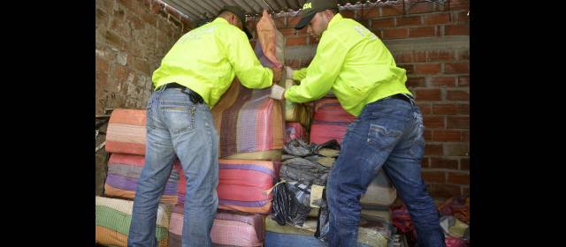 La Policía renueva estrategias para combatir la delincuencia | En un inmueble desocupado de El Chagualo hallaron ayer 2 toneladas de marihuana. FOTO CORTESÍA