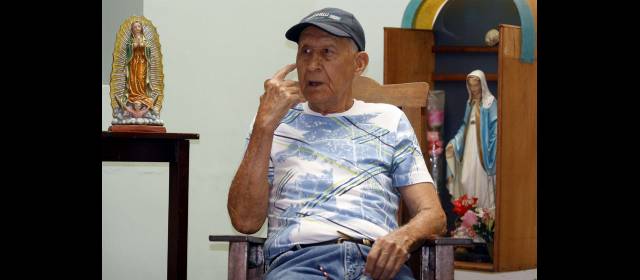 Turrón Álvarez le teme al olvido | Turrón Álvarez vive de la poca ayuda de un nieto. Esta gloria del fútbol requiere de la bondad de sus amigos. FOTO Manuel Saldarriaga