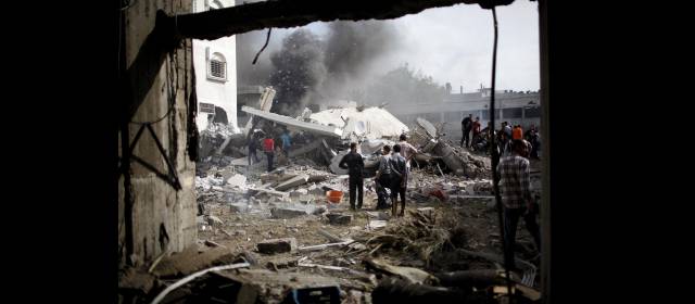 Egipto retomó su mediación | El ataque israelí impactó un edificio residencial en Gaza, dejando 11 civiles muertos, entre ellos cuatro niños. FOTO REUTERS