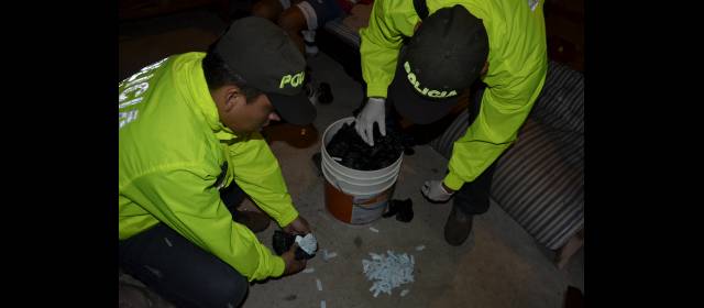 Van seis casas de vicio allanadas este mes por la Policía | En Manrique la Policía allanó una casa de vicio en la que se capturó a un hombre de 30 años, quien ejercía la actividad ilegal en presencia de sus dos hijos menores de edad. FOTO CORTESÍA