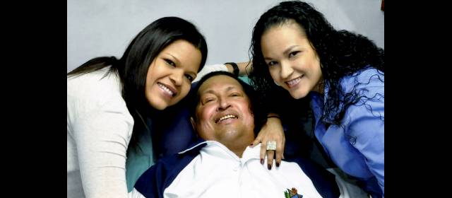 Las imágenes de Chávez en Cuba | La imagen de Chávez desde la Habana para su país es con sus hijas María Gabriela (izq.) y Rosa Virginia (der.). FOTO AP
