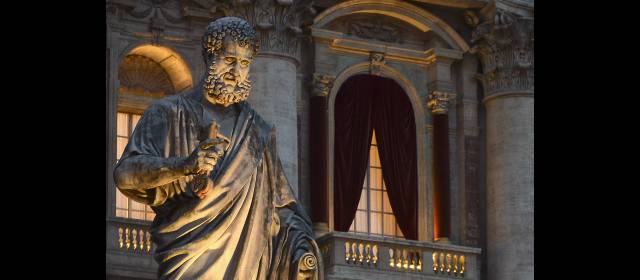 Latinoamérica cuenta en la elección del nuevo Papa | Logia de las Bendiciones, tras estatua de San Pedro. FOTO REUTERS