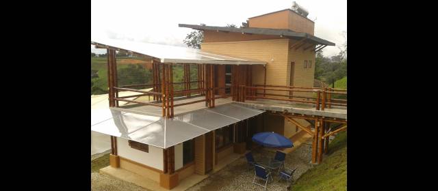 Ideas para una vivienda ecológica y renovable | La guadua y los páneles solares opciones para ahorrar y aprovechar recursos. FOTO CORTESÍA