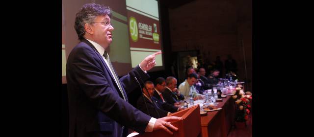 Fijarán cupos para importar leche en polvo de Argentina | Las importaciones de leche de Argentina tendrán cupos, anunció el ministro de Hacienda, Mauricio Cárdenas. FOTO JULIO C. HERRERA