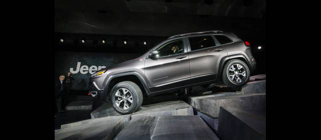 El diseño y la potencia se citan en el Salón de N.Y. | La Jeep Cherokee, el Range Rover Sport, el Camaro Z28 y el Mercedes Clase B eléctrico se presentaron en NY. FOTO AGENCIAS