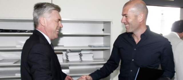 Carlos Ancelotti y Zinedine Zidane, cuepor técnico del Real Madrid. FOTO ARCHIVO-CORTESÍA REAL MADRID.