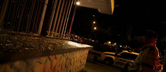 Explosión de dos petardos en Bogotá deja cuatro policías heridos | La Policía ofreció una recompensa de 30 millones de pesos por información que permita dar con los responsables de este hecho. FOTO COLPRENSA