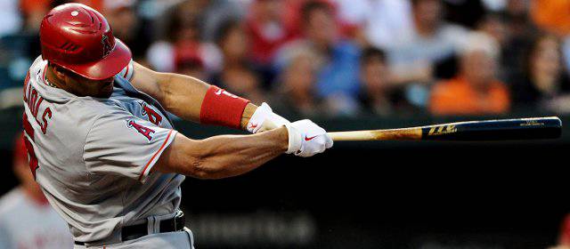 Ruiz juega con bate explosivo; Pujols lo imita; Chen se mostró intratable | El dominicano Albert Pujols fue figura en el triunfo de los Angelinos. FOTO REUTERS