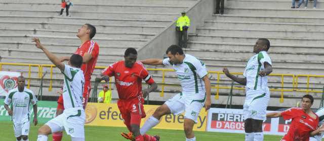 Patriotas le ganó al Cali 1-0 en Boyacá | Cuando los dos elencos parecían resignados a irse al descanso con la firma de un empate parcial, sobre los 35 minutos Patriotas logra el tanto de apertura en la única jugada ofensiva. FOTO COLPRENSA