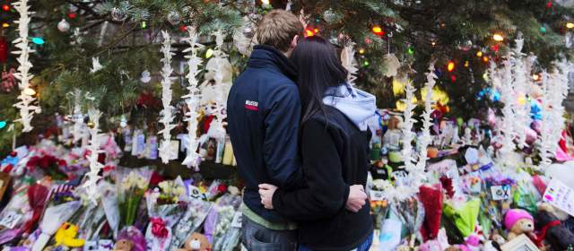 Mayoría estadounidense apoya restricción de armas tras masacre en Newtown | FOTO REUTERS