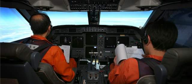 Policía de Malasia descarta que pasajeros tengan que ver en desaparición del avión | FOTO AFP