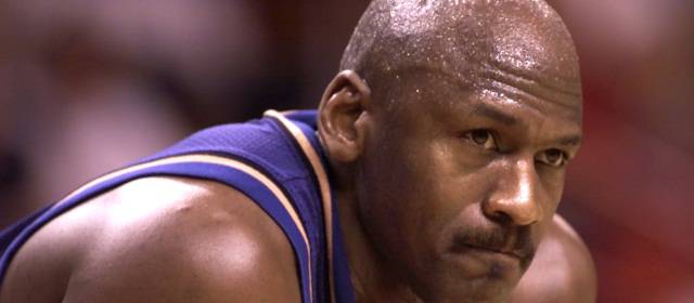 Mujer retira demanda de paternidad contra Michael Jordan