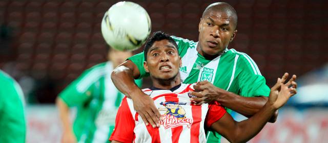 Nacional triunfó entre rechiflas | Alexis Henríquez lució ayer más seguro y siempre le ganó los duelos a Luis Carlos Ruiz. Los verdes creen que el triunfo es el inicio de la recuperación. FOTO PABLO MONTOYA