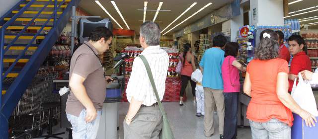 Olímpica abrió tres tiendas y se consolida en la región | El tradicional mercado El Baratillo, en Envigado, ahora tiene la marca y el formato de la cadena Olímpica, que completó 10 tiendas en esta región. FOTO ROBINSON SAENZ.