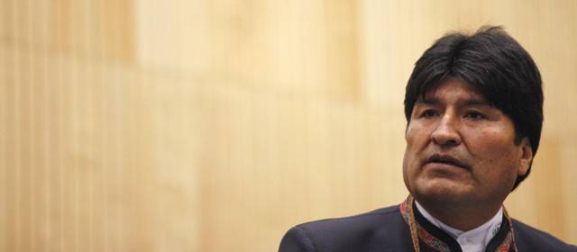 Evo Morales pidió despenalizar la droga en su país | Reuters | Evo Morales mostró los diferentes productos que se elaboran en su país con la hoja de coca.