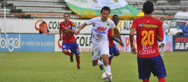 Huila derrotó en casa a Pasto 1-0 | La victoria 1-0 del equipo huilense sobre Deportivo Pasto consolidó liderato del onceno bambuquero. FOTO COLPRENSA.