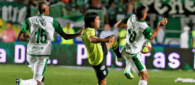 Rivales parejos línea por línea | FOTO JUAN ANTONIO SÁNCHEZ