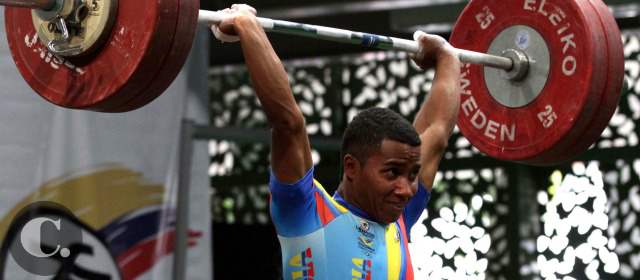 El pequeño Sansón fue a Rusia por desquite | John Jairo Serna, pesista colombiano. FOTO Manuel Saldarriaga