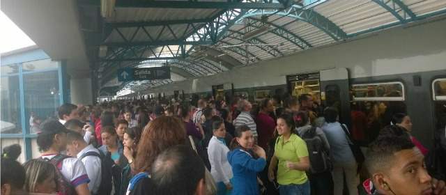 Problemas técnicos en el Metro causan congestiones | Foto Twitter @FelipeGarciaRua