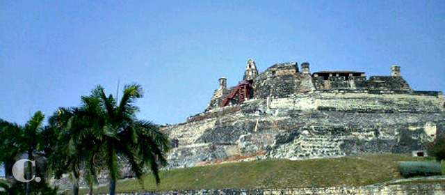 Las murallas de Cartagena, cuatro siglos de resistencia | Las murallas de Cartagena resistieron el ataque de los piratas y la furia del mar. FOTO MANUEL SALDARRIGA